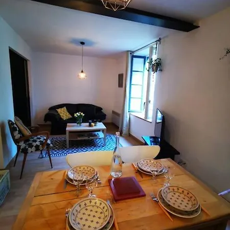 Nid Douillet à Quelques Pas De La Gare. Apartamento